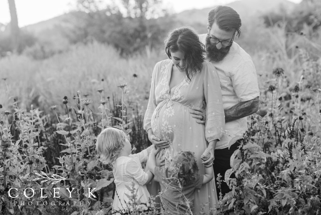 Black and White Maternity and Family Photo in Mountains