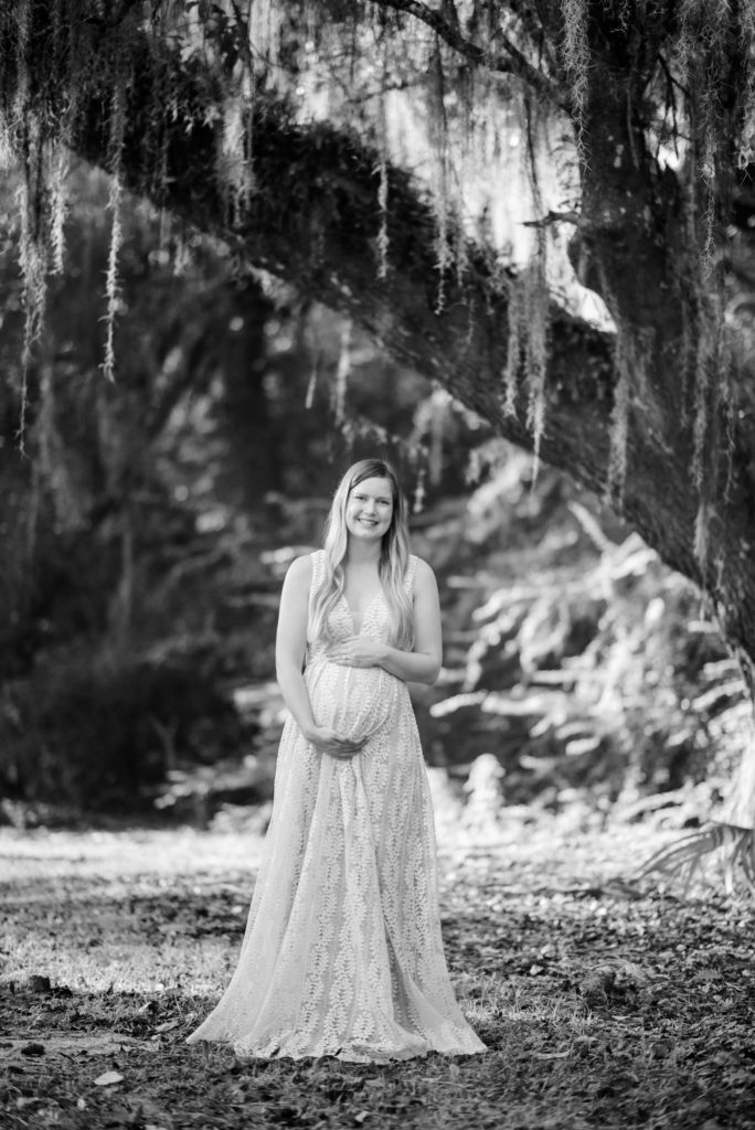 Black and White Maternity Poses Tallahassee Southern Oaks